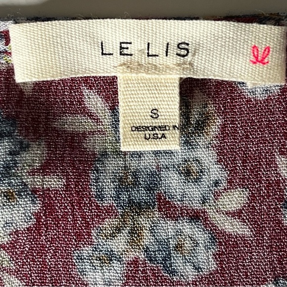 Le Lis Fun & Flirty Floral Woman’s Dress Size Small 3/4 Sleeve Deep V Neck - Picture 6 of 6